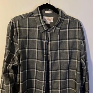 Used good condition SZ XL Penguin button up long sleeve shirt.
